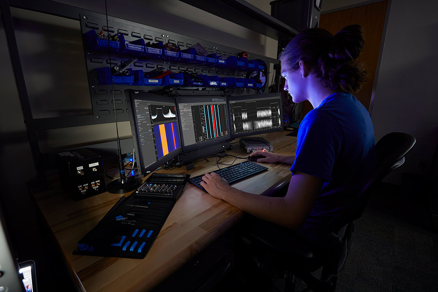 A man performing spectrum analysis using 3dB Labs' advanced signal processing software, SCEPTRE.